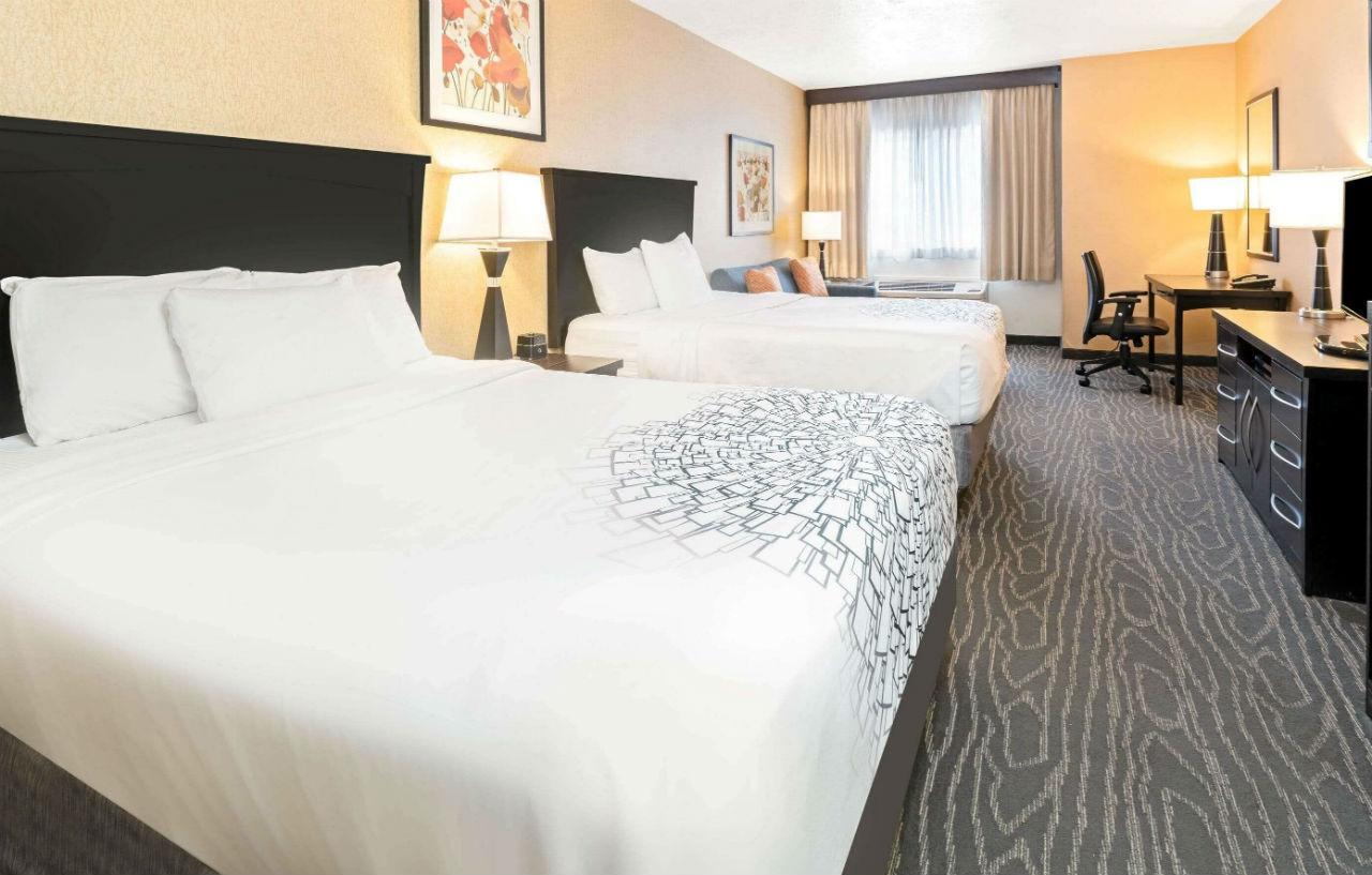 La Quinta By Wyndham Logan Hotel Bagian luar foto