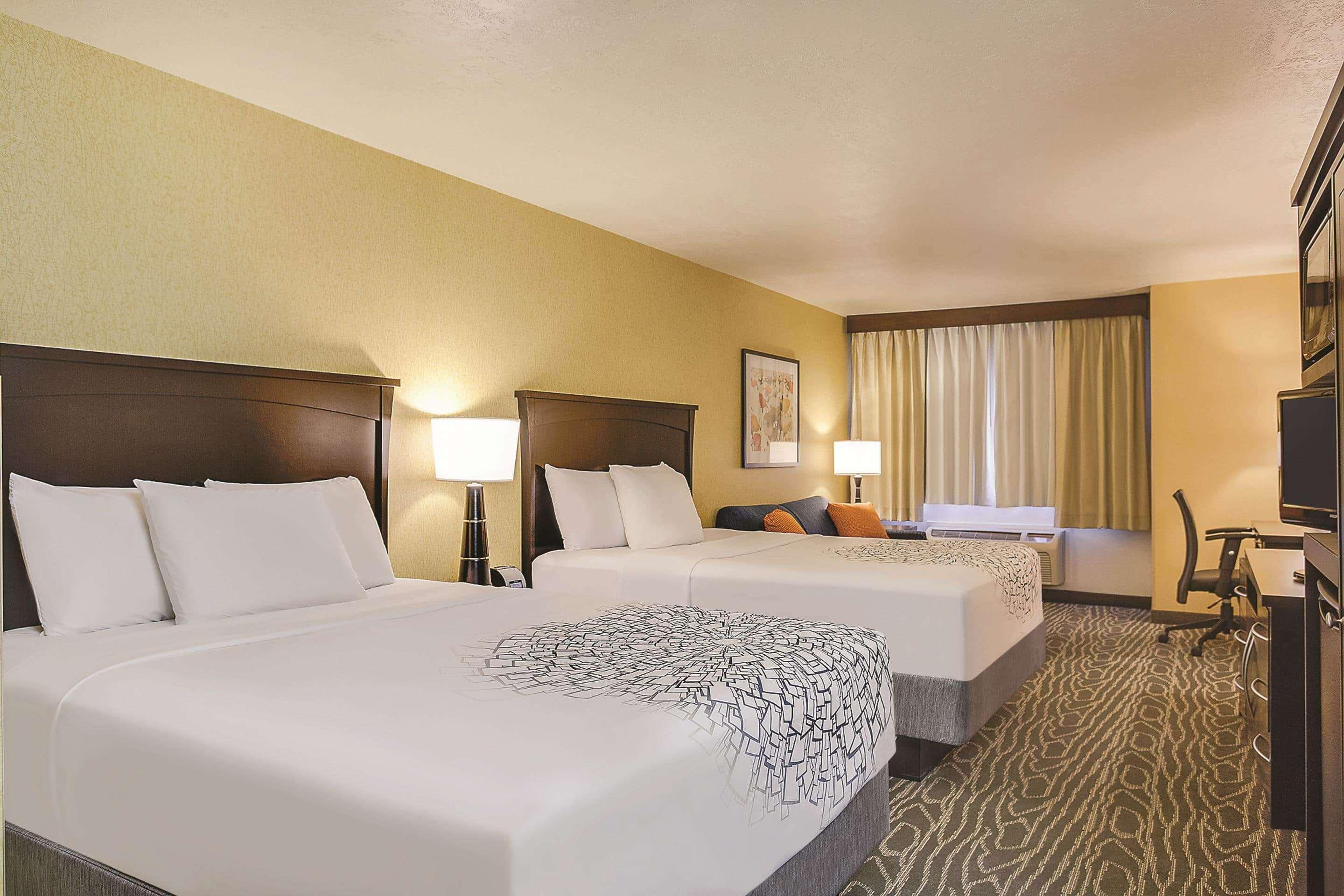 La Quinta By Wyndham Logan Hotel Bagian luar foto