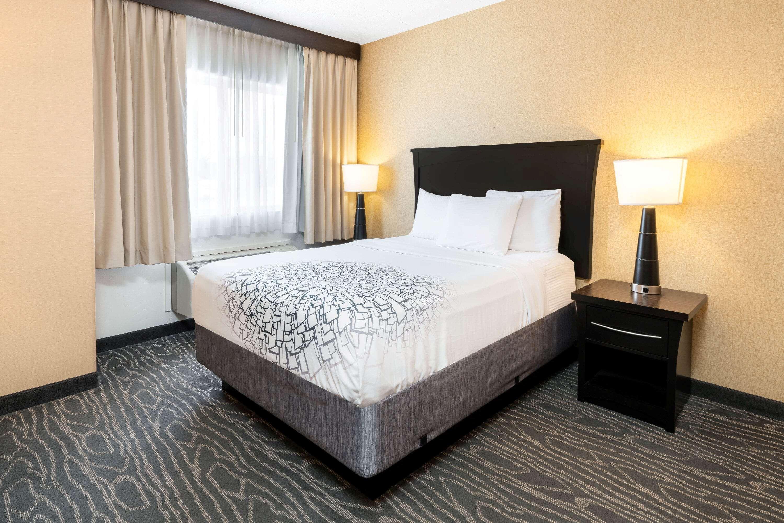 La Quinta By Wyndham Logan Hotel Bagian luar foto
