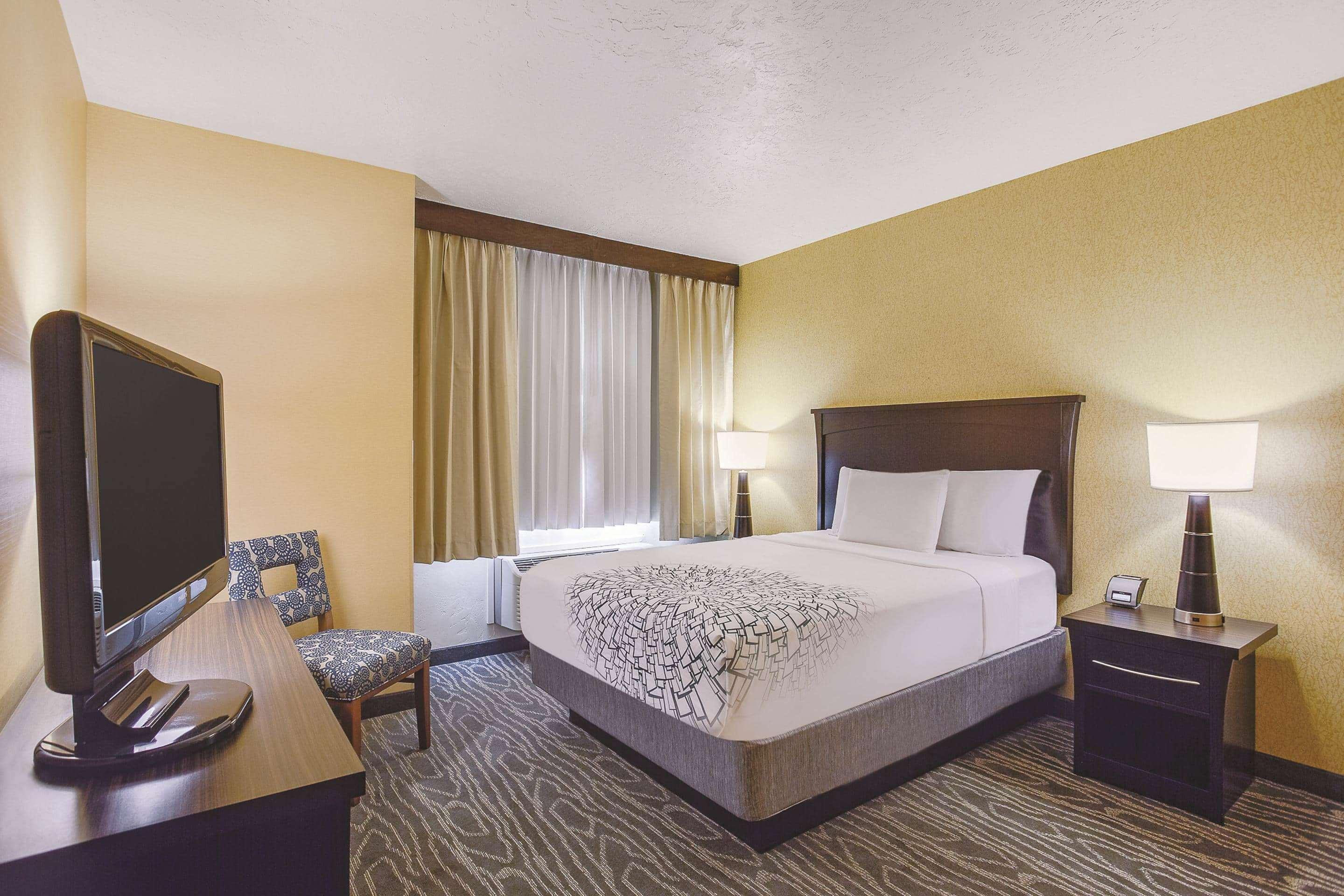 La Quinta By Wyndham Logan Hotel Bagian luar foto
