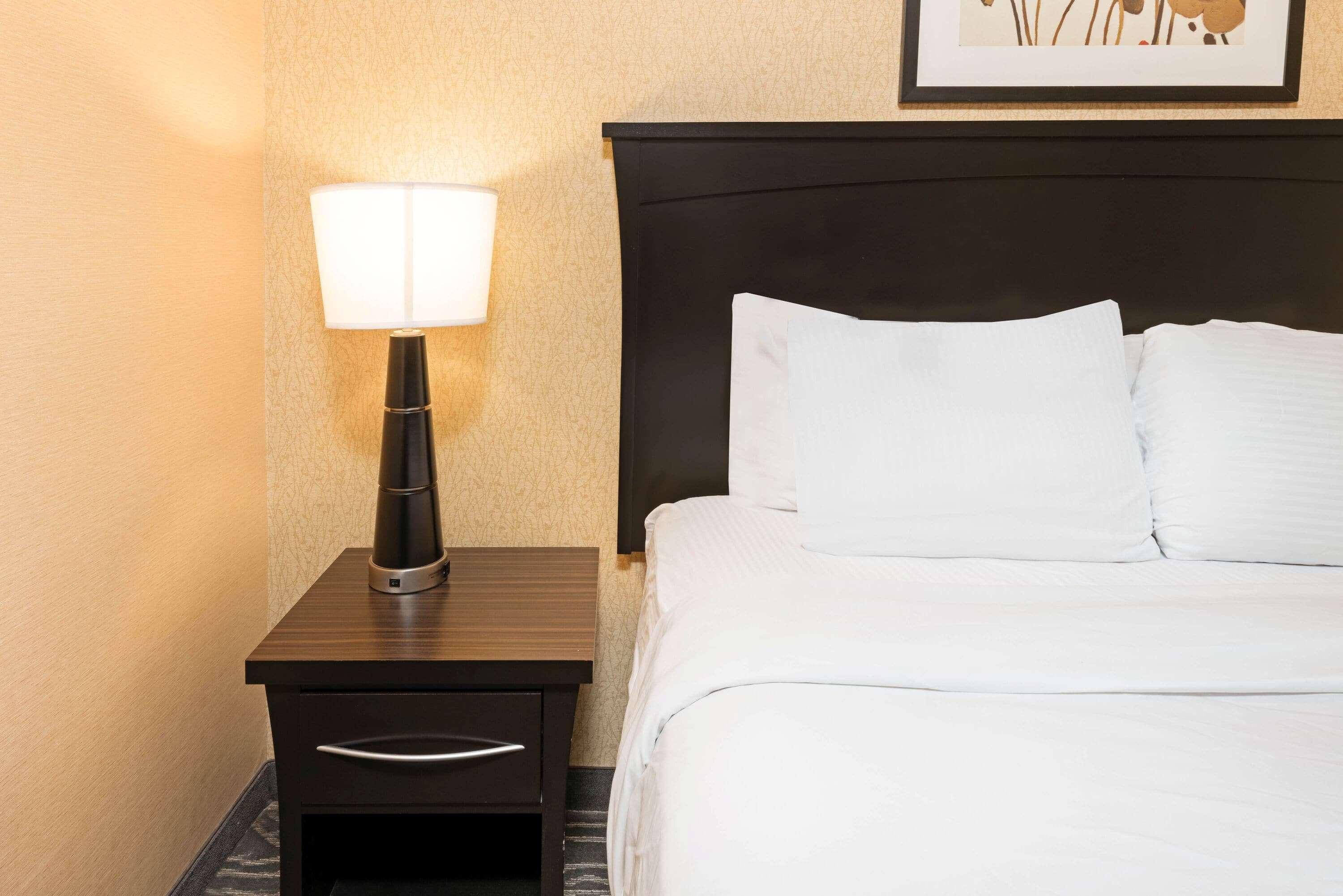 La Quinta By Wyndham Logan Hotel Bagian luar foto