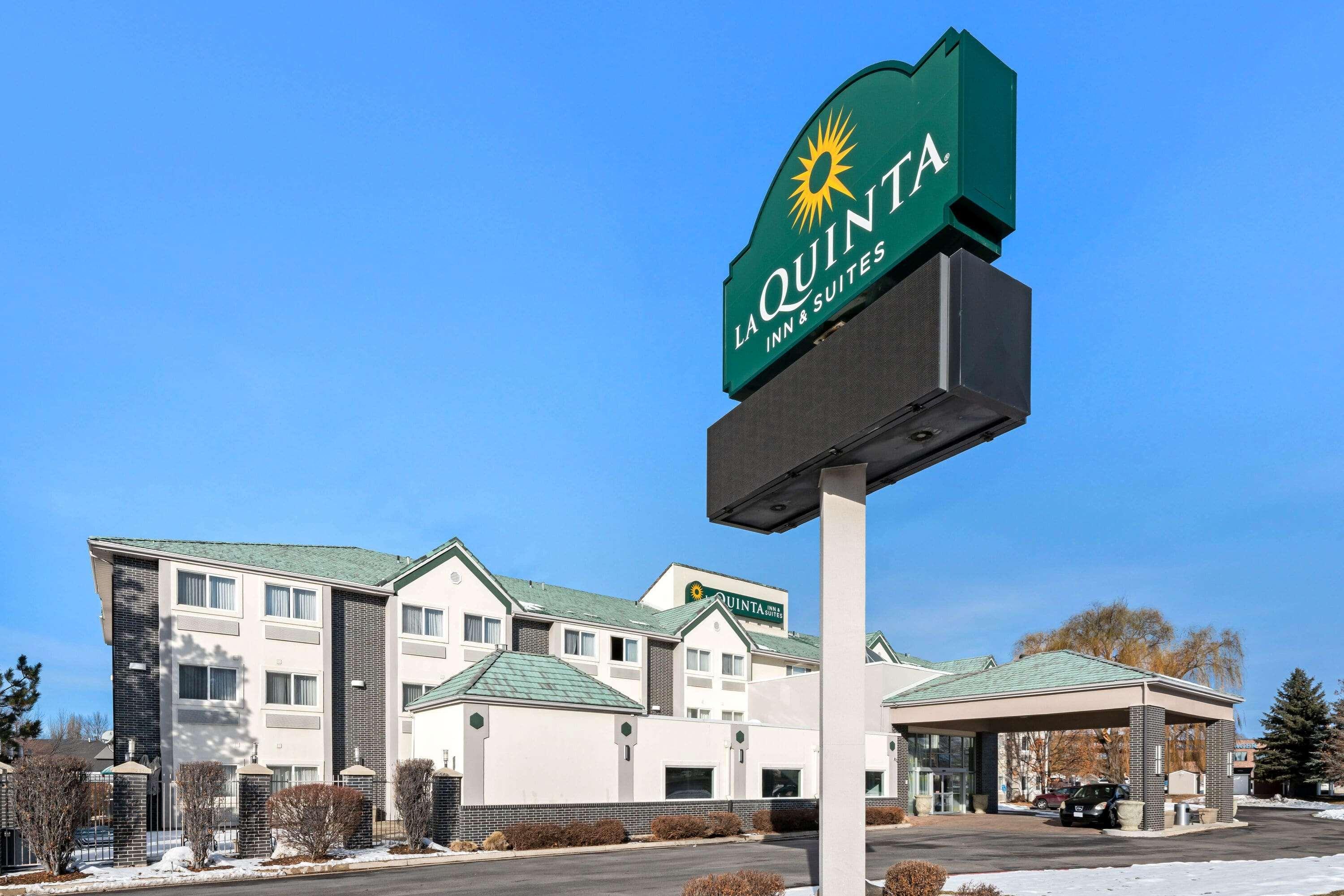 La Quinta By Wyndham Logan Hotel Bagian luar foto
