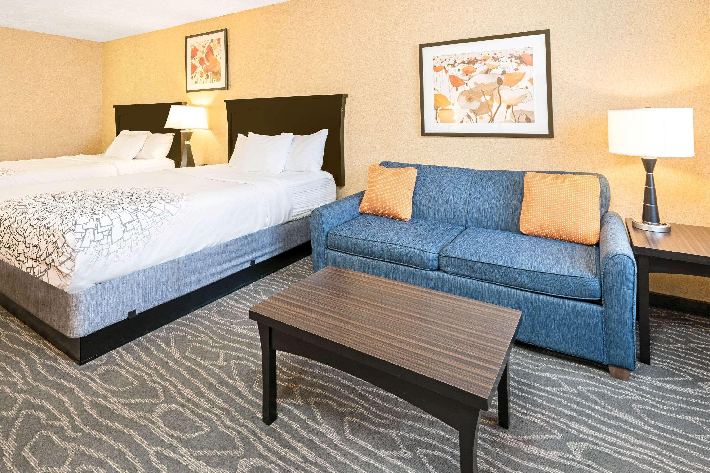 La Quinta By Wyndham Logan Hotel Bagian luar foto