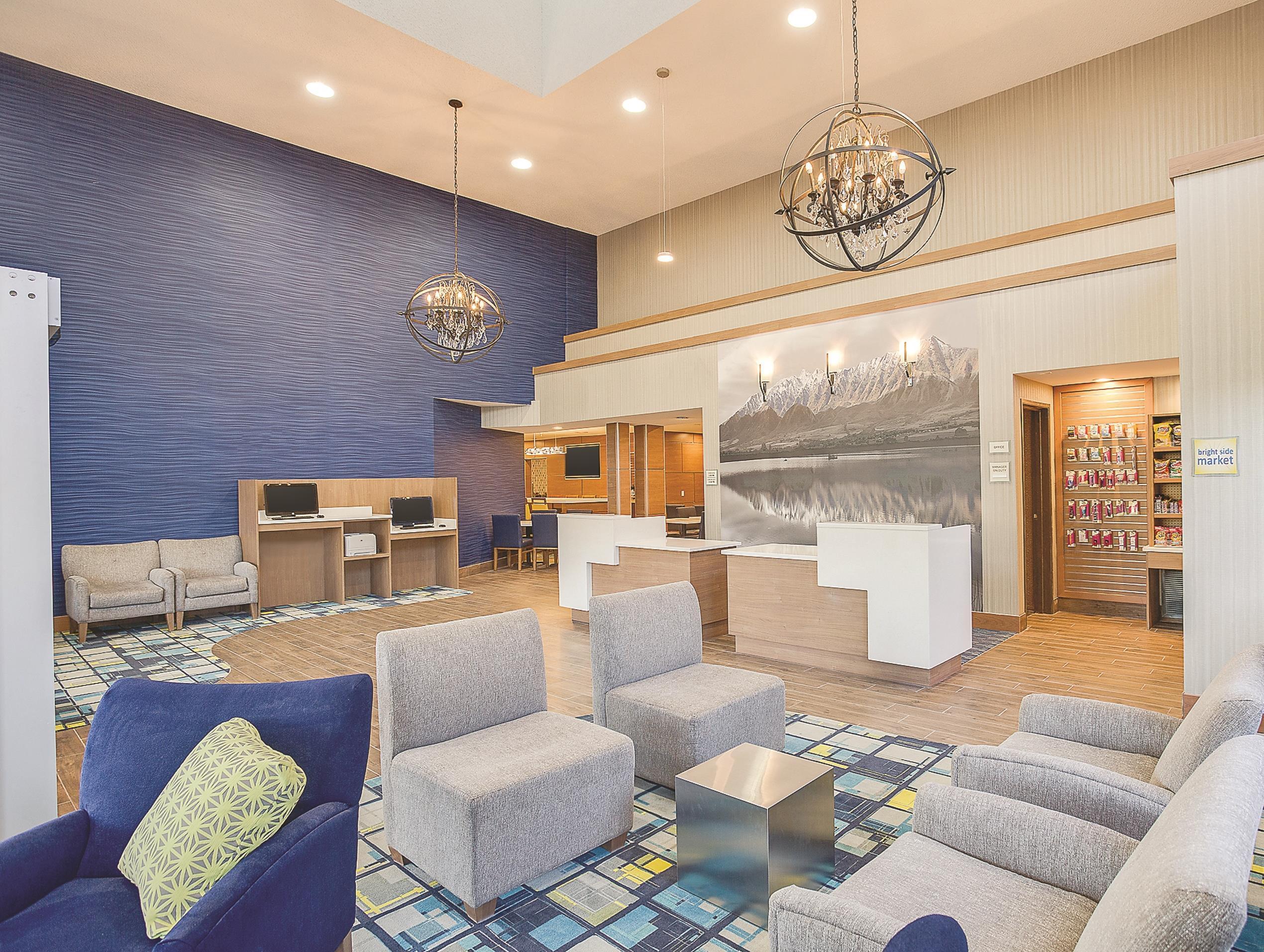 La Quinta By Wyndham Logan Hotel Bagian luar foto